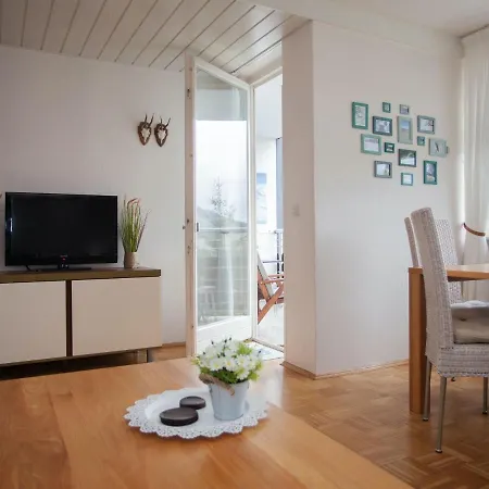 Modern Flat In With Balcony And A Great View Of The Bike Park דירה *